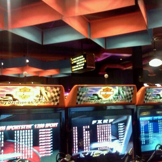 Photo taken at Dave &amp; Buster&#39;s by Ari M. on 12/4/2011