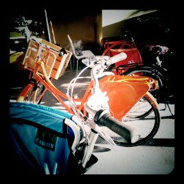 11/18/2011 tarihinde Mikel W.ziyaretçi tarafından Rolling Orange Bikes'de çekilen fotoğraf