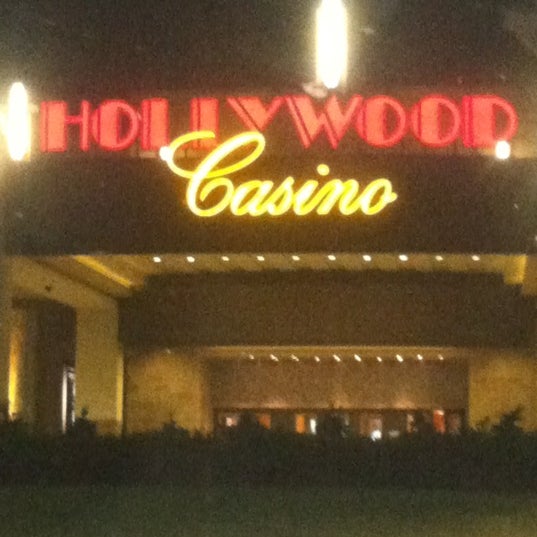 Photo prise au Hollywood Casino Perryville par Dawn H. le5/27/2012