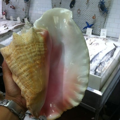 Foto scattata a Aqua Best Seafood, Inc da Freeman il 8/5/2012