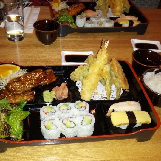 Photo taken at Umi Japanese Restaurant by Tony M. on 8/30/2012