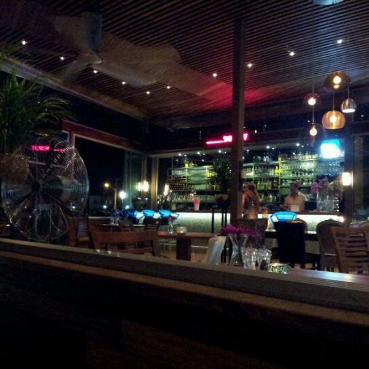 Foto diambil di Shaka Restaurant Bar &amp; Cafe oleh Ali Irmak U. pada 7/2/2012