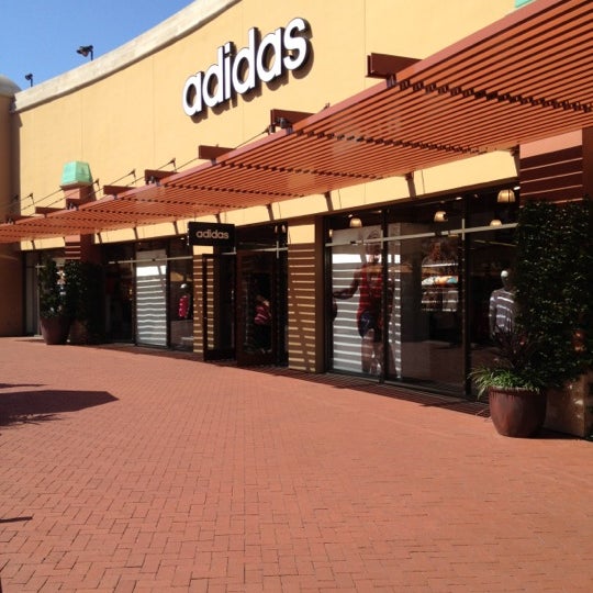 Lustre Ese Condimento Adidas Outlet Store - Commerce, CA