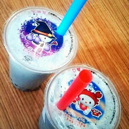 Taro and Coconut bubble tea was so delicious! I want more.... :(