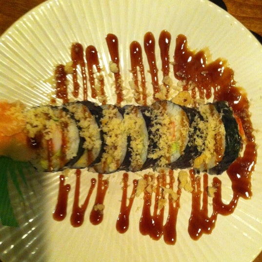 Das Foto wurde bei Kobe Japanese Steakhouse &amp; Sushi Bar von Beth J. am 5/1/2012 aufgenommen