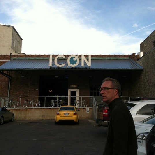 Foto tomada en Icon Lounge + Events  por Jeanne B. el 4/6/2012
