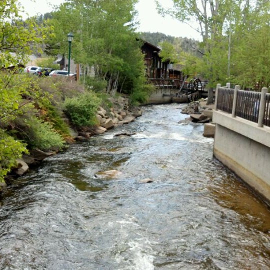 Das Foto wurde bei Estes Park Visitors Center von Joyce R. am 5/29/2012 aufgenommen