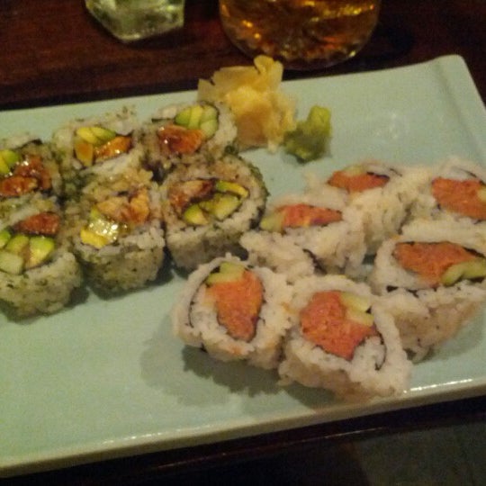 9/3/2012 tarihinde Ben M.ziyaretçi tarafından East Japanese Restaurant'de çekilen fotoğraf