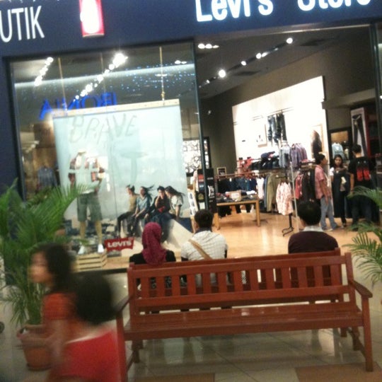 levis aeon bukit tinggi