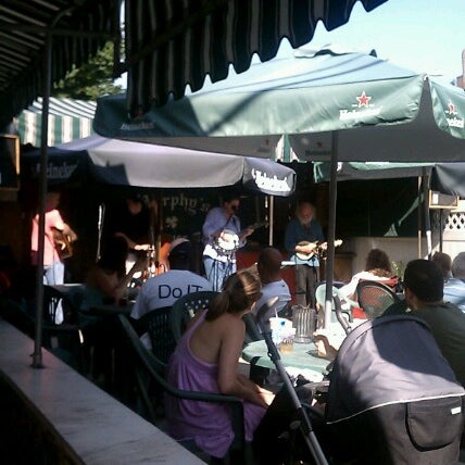 Foto diambil di Murphy&#39;s Townhouse Cafe oleh The Historical I. pada 6/16/2012