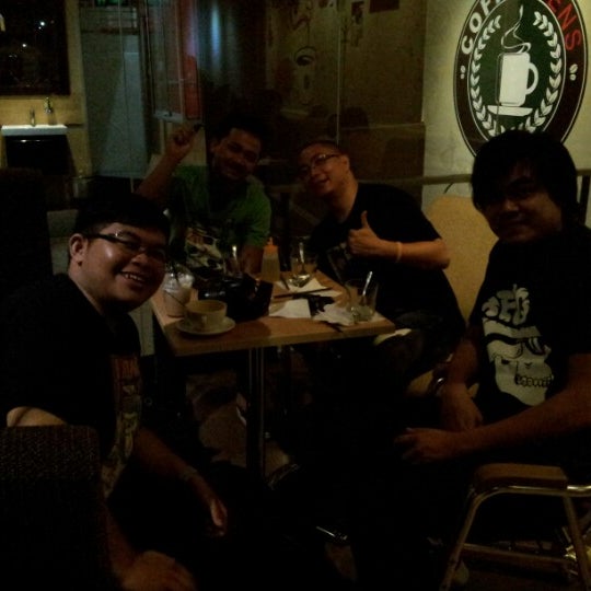 Photo taken at CoffeeBen&#39;s &amp; Resto by Muhammad Syafiq M. on 7/21/2012
