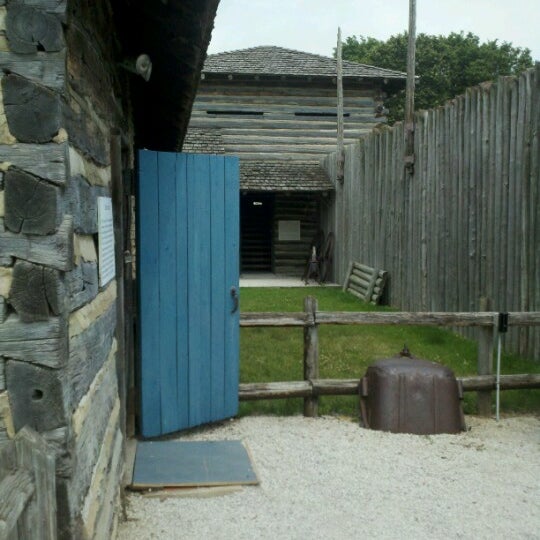 6/30/2012 tarihinde Del B.ziyaretçi tarafından The Fort Museum and Frontier Village'de çekilen fotoğraf