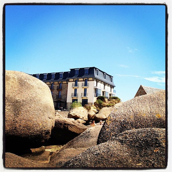Foto diambil di Hotel Castel Beau Site oleh Willy C. pada 7/16/2012