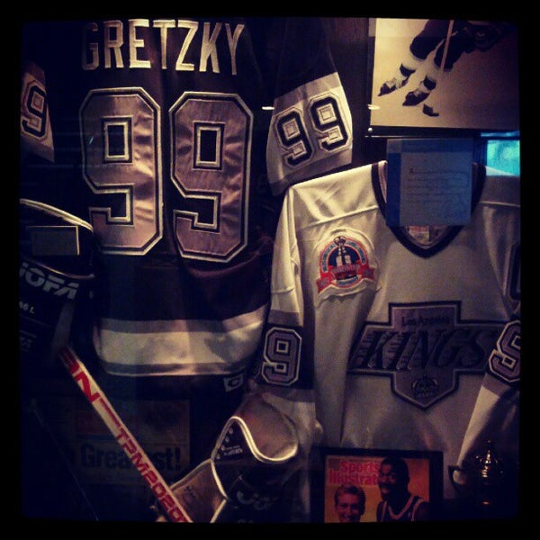 Снимок сделан в Wayne Gretzky&#39;s Toronto пользователем Nick S. 5/15/2012