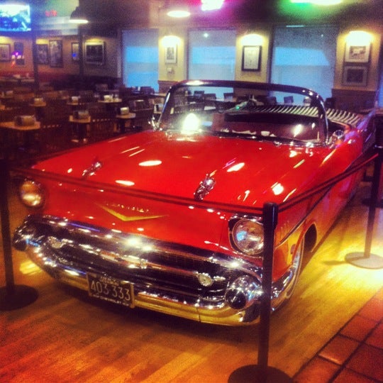 Photo taken at Fuddruckers by Ossi T. on 7/9/2012