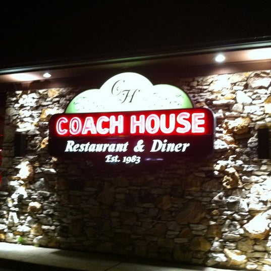 Foto tirada no(a) Coach House Diner &amp; Restaurant por Tony C. em 2/19/2012