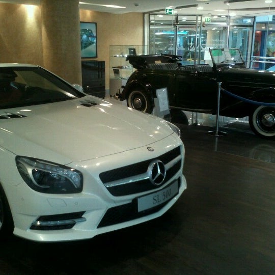 Mercedes Benz Showroom
