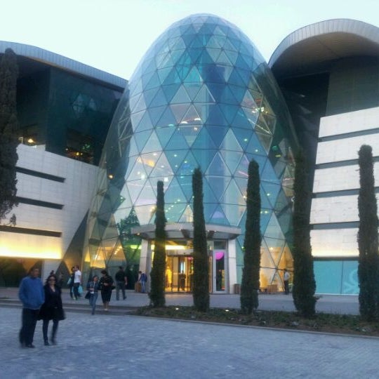 28 молл баку тц. Баку торговый центр. Port baku mall. Кинотеатр баку реконструкция проект. Торговый центр баку москва.