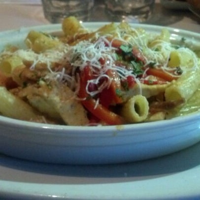 Foto tomada en Romano&#39;s Macaroni Grill  por Vicky T. el 9/2/2012