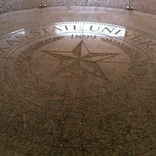 Das Foto wurde bei Texas State University von Danica S. am 3/30/2012 aufgenommen