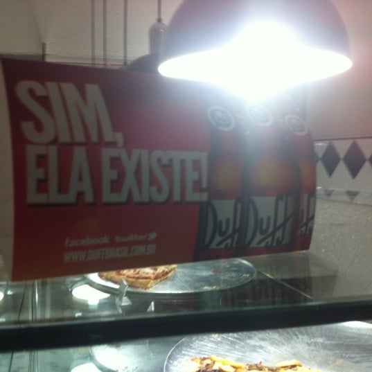 Photo taken at Vitrine da Pizza - Pizza em Pedaços by Rafael M. on 8/22/2012
