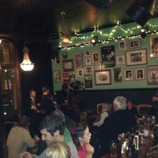 Photo taken at King&#39;s Head Theatre Pub by William A. on 2/14/2012
