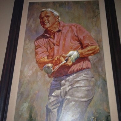 Снимок сделан в Arnold Palmer&#39;s Restaurant пользователем Duy V. 7/20/2012