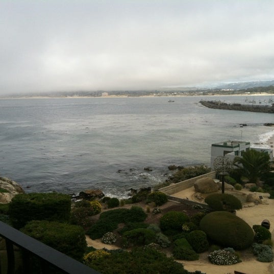 รูปภาพถ่ายที่ Monterey Bay Inn โดย Pete L. เมื่อ 4/18/2012