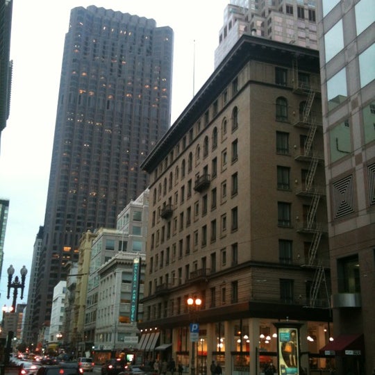 3/30/2012 tarihinde Mitch M.ziyaretçi tarafından Galleria Park Hotel'de çekilen fotoğraf
