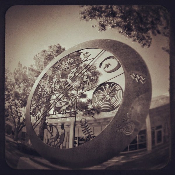 Снимок сделан в Scottsdale Community College пользователем Wewhum F. 4/30/2012