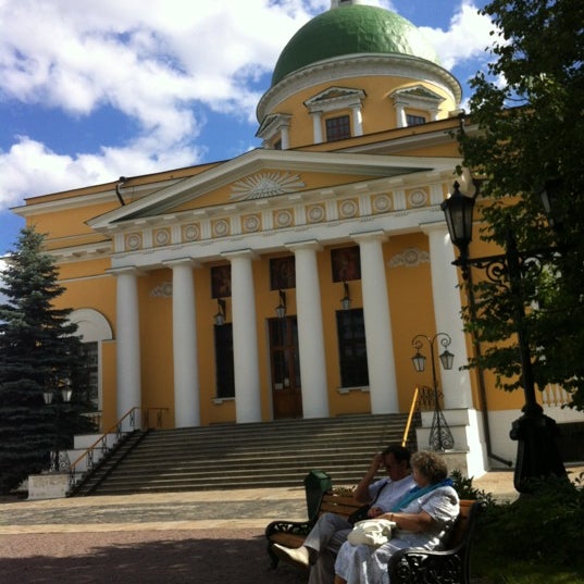 Пцдрдм при даниловом. Школа духовного развития. Патриарший центр духовного развития детей и молодежи здание. Даниловский вал, вл. Центр духовного развития молодежи при даниловском монастыре.