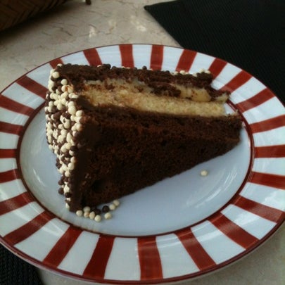 Photo taken at Mousse Cake Restaurante by Natália P. on 8/4/2012