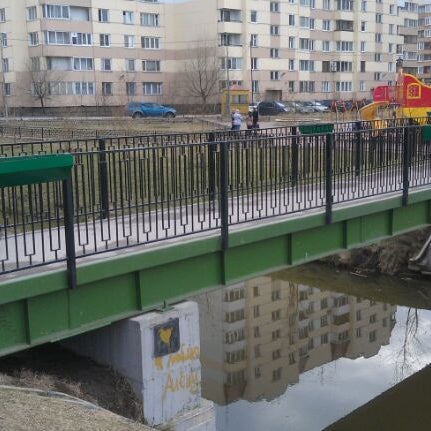 Золотые ворота оранжевый. Московский каменный мост. Дом мост иван овчинников. Питер мост бетанкура. Металлические конструкции в архитектуре.