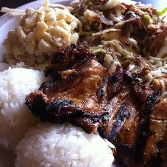 Das Foto wurde bei Da Kine&#39;s Plate Lunch PL Hawaiian von Mothsquatch am 7/16/2011 aufgenommen
