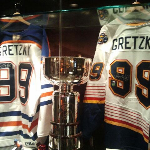 Photo taken at Wayne Gretzky&#39;s Toronto by Lauri S. on 1/2/2012