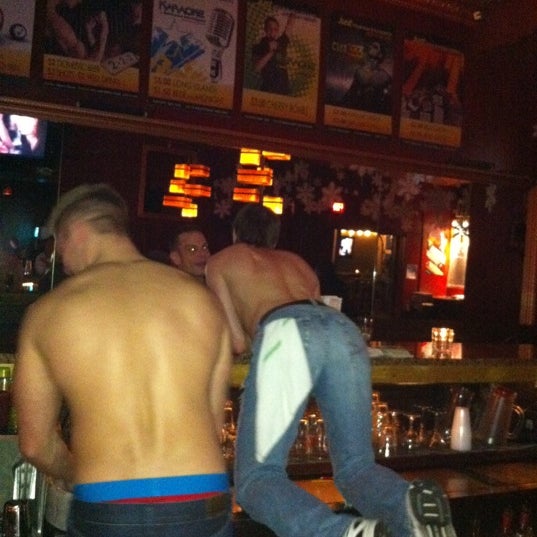 รูปภาพถ่ายที่ Just John&#39;s Nightclub โดย Harrison R. เมื่อ 1/24/2011