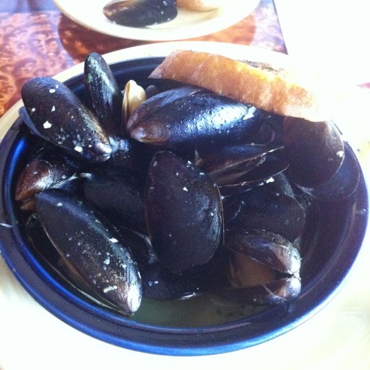 Foto tomada en Sea Sea Riders Restaurant  por Elizabeth S. el 7/8/2012