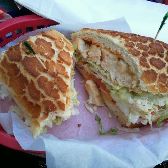 2/25/2012 tarihinde Joanna R.ziyaretçi tarafından The Sandwich Spot'de çekilen fotoğraf