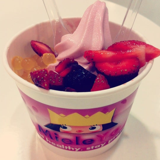Das Foto wurde bei Mieleyo Premium Frozen Yogurt von shumin l. am 4/4/2012 aufgenommen
