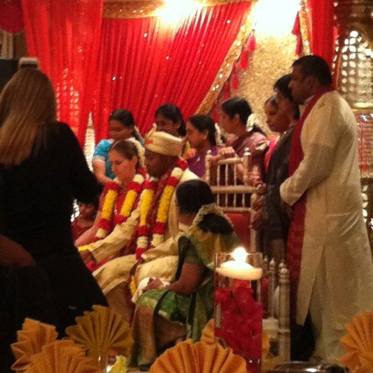 Photo taken at Akbar Indian Restaurant by Lauren T. on 9/4/2011