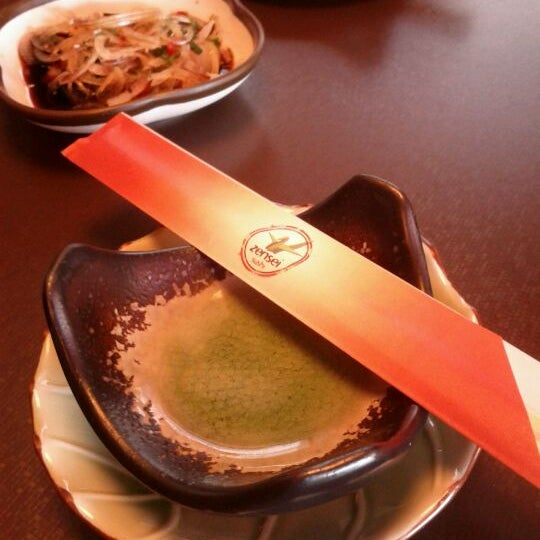 Foto diambil di Zensei Sushi oleh ANDRE TIM BETA X. pada 11/20/2011