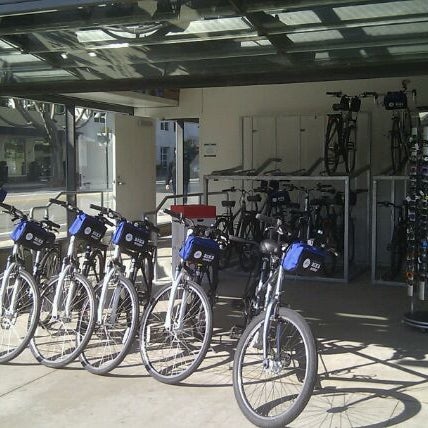 Photo prise au Santa Monica Bike Center par sss le11/25/2011