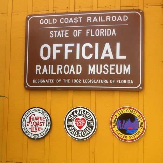 Foto tirada no(a) The Gold Coast Railroad Museum por Mike K. em 3/2/2012