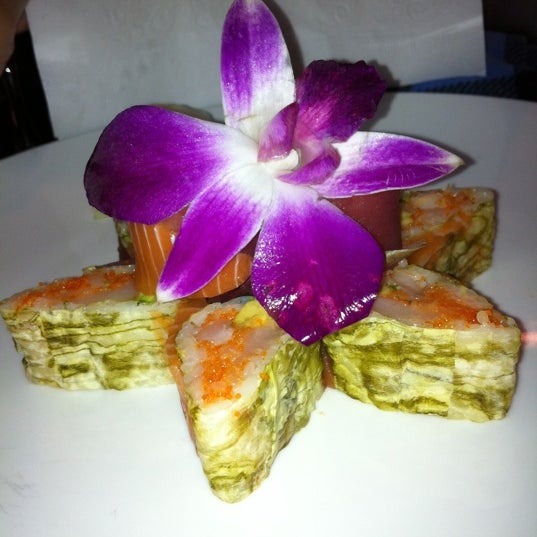 Photo taken at Sakura Garden Japanese Cuisine by Yanina V. on 5/3/2012