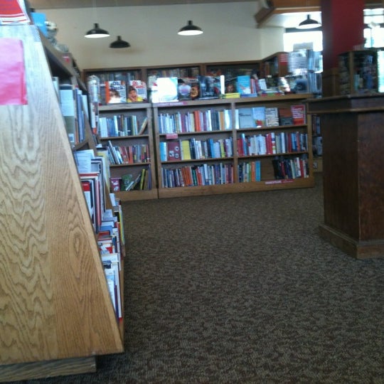5/22/2012 tarihinde Harriet Alison N.ziyaretçi tarafından Watermark Books &amp; Cafe'de çekilen fotoğraf