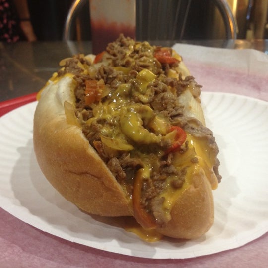 Foto scattata a Philly&#39;s Cheese Steaks &amp; Grill da Wes G. il 9/6/2012