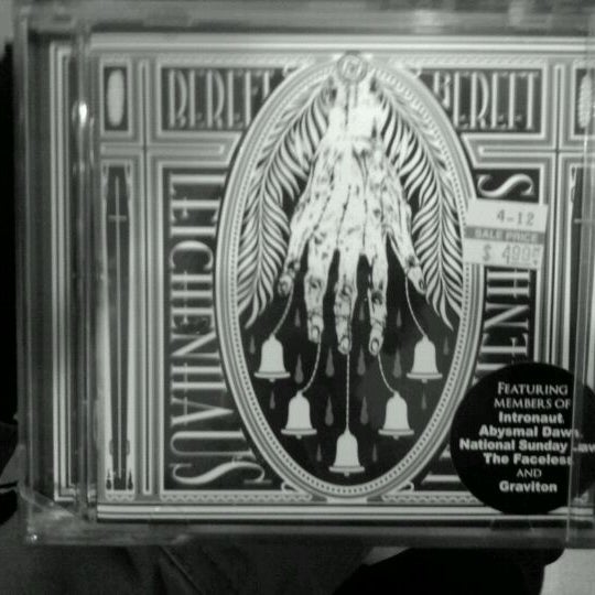 Das Foto wurde bei Looney Tunes CDs von Lindsey am 4/21/2012 aufgenommen