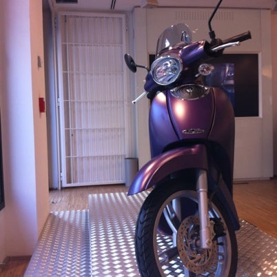 Foto tirada no(a) Motoplex Milano City Lounge por Barbara T. em 9/7/2012