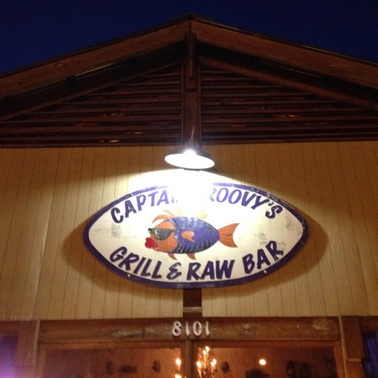 Foto tomada en Captain Groovy&#39;s Grill and Raw Bar  por Jon L. el 8/4/2012