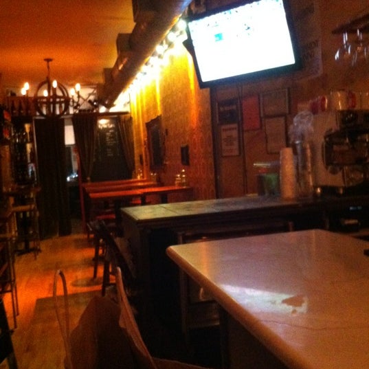 9/12/2012にDennis Y.がPiazza 17 Wine Bar and Pizza on the Squareで撮った写真